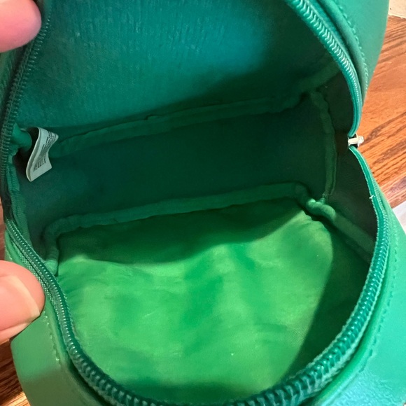 Bath & Body Works Turtle Cosmetic Bag - Picture 5 of 8